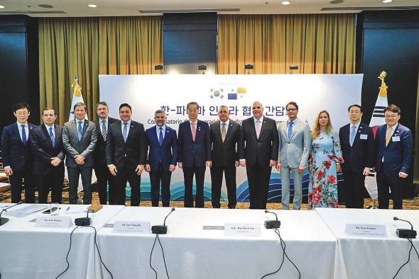 Autoridades del Gobierno de Panamá y la delegación de alto nivel de Corea del Sur. Autoridades del Gobierno de Panamá y la delegación de alto nivel de Corea del Sur.