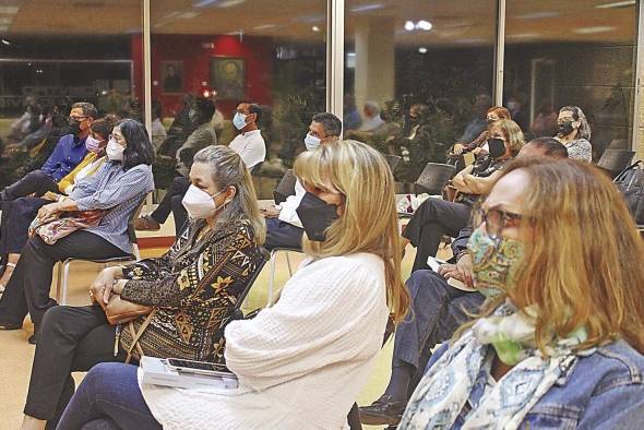 Público asistente a la presentación Público asistente a la presentación