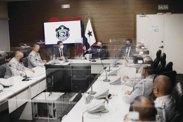 El presidente Laurentino Cortizo; el vicepresidente José Gabriel Carrizo; el ministro de Seguridad Juan Pino; y el nuevo director de la Policía Nacional Gabriel Isaías Medina, en el cambio de mando. El presidente Laurentino Cortizo; el vicepresidente José Gabriel Carrizo; el ministro de Seguridad Juan Pino; y el nuevo director de la Policía Nacional Gabriel Isaías Medina, en el cambio de mando.
