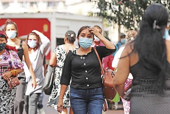 Un grupo de personas en la Ciudad de Panamá, el 17 de marzo de 2021. Un grupo de personas en la Ciudad de Panamá, el 17 de marzo de 2021.