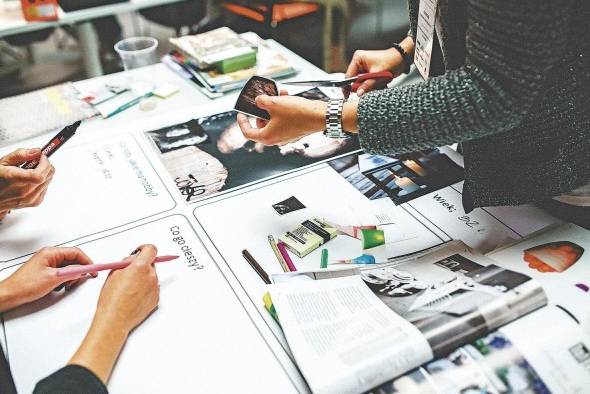 En pleno 2020, el 73% de nuestros consumidores potenciales combinan los canales digitales y los medios tradicionales antes de realizar una compra. En pleno 2020, el 73% de nuestros consumidores potenciales combinan los canales digitales y los medios tradicionales antes de realizar una compra.
