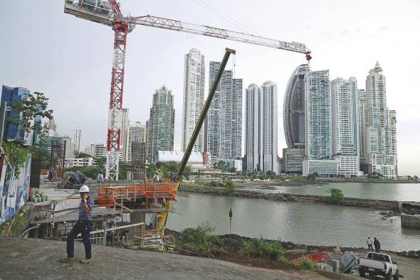 En los distritos de Panamá y San Miguelito hubo 2.493 obras nuevas, con un total de área construida de 360.938 m2. En los distritos de Panamá y San Miguelito hubo 2.493 obras nuevas, con un total de área construida de 360.938 m2.