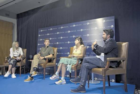 Jose´ Adiak Montoya, Paulina Flores y Carlos Fonseca conversan con Karina Sainz Borgo en el diálogo nuevas voces durante CAC Madrid 2021. Jose´ Adiak Montoya, Paulina Flores y Carlos Fonseca conversan con Karina Sainz Borgo en el diálogo nuevas voces durante CAC Madrid 2021.
