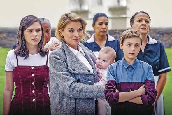Tras una semana en la plataforma Netflix, la serie ha ganado popularidad y ha confirmado una segunda temporada. Tras una semana en la plataforma Netflix, la serie ha ganado popularidad y ha confirmado una segunda temporada.