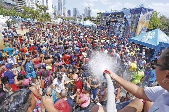 El Carnaval de Panamá es una fiesta que atrae a personas de todas las edades y de todas las partes del país y del extranjero. El Carnaval de Panamá es una fiesta que atrae a personas de todas las edades y de todas las partes del país y del extranjero.
