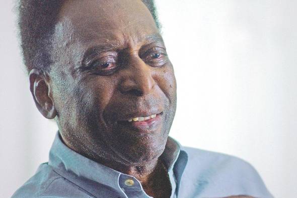A lo largo de su trayectoria, Pelé vistió las camisetas de la selección brasileña y de únicamente dos clubes: Santos y Cosmos, de Nueva York. A lo largo de su trayectoria, Pelé vistió las camisetas de la selección brasileña y de únicamente dos clubes: Santos y Cosmos, de Nueva York.
