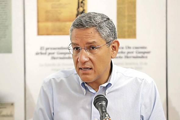 Eduardo Quirós, precandidato presidencial por la libre postulación Eduardo Quirós, precandidato presidencial por la libre postulación