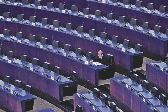 El parlamento europeo desaprueba la realización de la Superliga. El parlamento europeo desaprueba la realización de la Superliga.