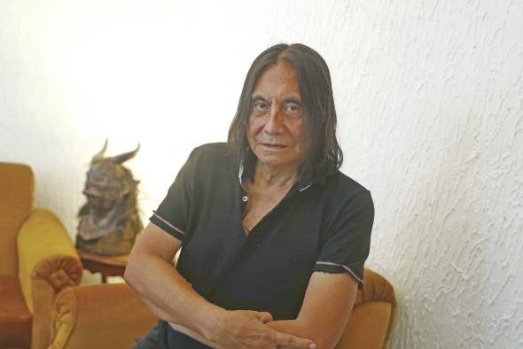 Fotografía del 28 de febrero de 2023 que muestra al director César Galindo durante una entrevista, en Lima (Perú). Fotografía del 28 de febrero de 2023 que muestra al director César Galindo durante una entrevista, en Lima (Perú).