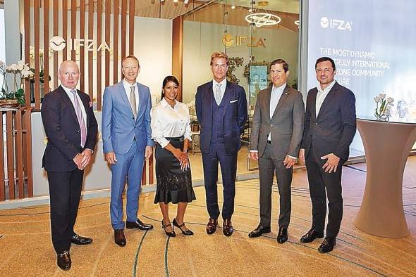 Miembros de la Asociación Internacional de Zonas Francas (IFZA, por sus siglas en inglés), con sede en Dubái, Emiratos Árabes, se reunieron con autoridades del Ministerio de Comercio e Industrias (Mici) de Panamá durante el Congreso Mundial de Zonas Francas. Miembros de la Asociación Internacional de Zonas Francas (IFZA, por sus siglas en inglés), con sede en Dubái, Emiratos Árabes, se reunieron con autoridades del Ministerio de Comercio e Industrias (Mici) de Panamá durante el Congreso Mundial de Zonas Francas.