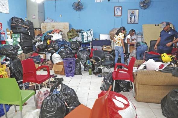 Recibe todo tipo de donaciones, desde medicamentos hasta alimentos, colchones, zapatos, ropa, y más. Recibe todo tipo de donaciones, desde medicamentos hasta alimentos, colchones, zapatos, ropa, y más.