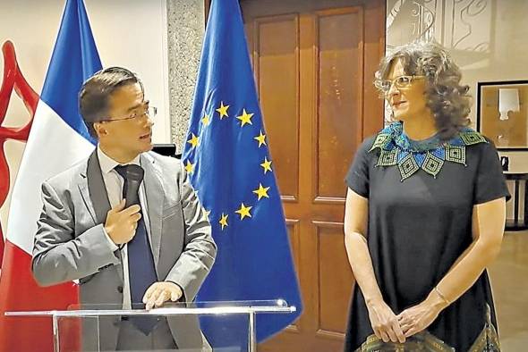 Momentos en que el embajador de Sury ofrece sus palabras Momentos en que el embajador de Sury ofrece sus palabras