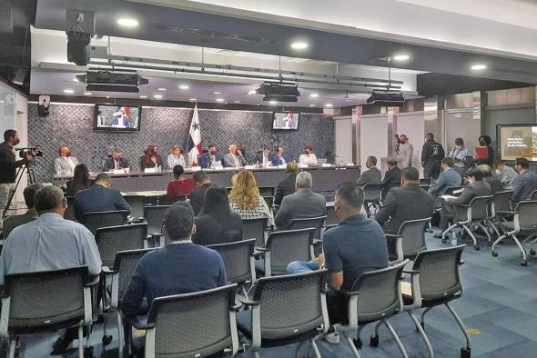 La comisión de Gobierno aprobó en primer debate un proyecto de ley que reforma el Código Electoral, presentado por el Tribunal Electoral. La comisión de Gobierno aprobó en primer debate un proyecto de ley que reforma el Código Electoral, presentado por el Tribunal Electoral.