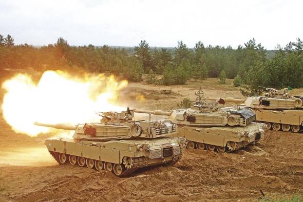 Vista de tanques Abrams de EE.UU., en una fotografía de archivo Vista de tanques Abrams de EE.UU., en una fotografía de archivo