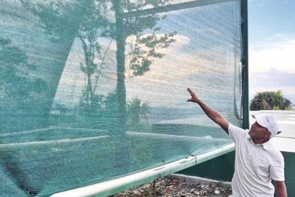 Los atrapanieblas están ubicados a 430 metros sobre el nivel del mar en el cerro Cabra. Los atrapanieblas están ubicados a 430 metros sobre el nivel del mar en el cerro Cabra.