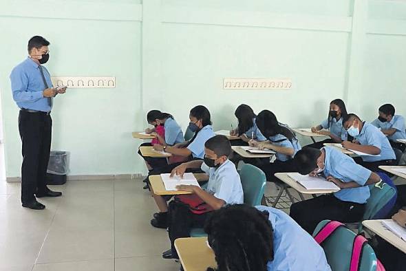 Según el Meduca, los matriculados en el 2021 sumaban 105.5% en primaria, 92% premedia y 65% en media. Según el Meduca, los matriculados en el 2021 sumaban 105.5% en primaria, 92% premedia y 65% en media.