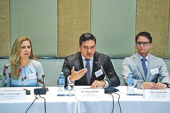 El viceministro de Finanzas Jorge Almengor expresó las posibilidades de aumentar el intercambio comercial entre ambos países. El viceministro de Finanzas Jorge Almengor expresó las posibilidades de aumentar el intercambio comercial entre ambos países.