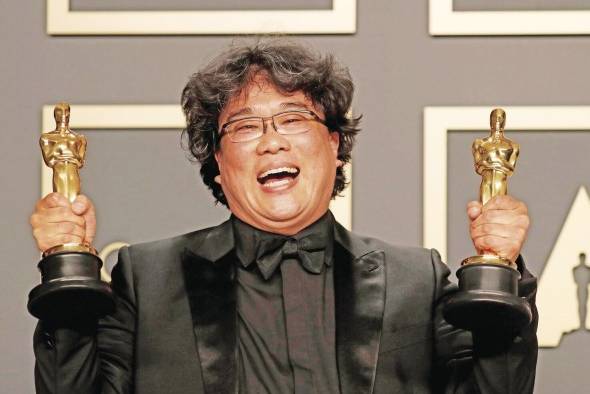 Parásitos, una película surcoreana dirigida por Bong Joon-ho, ganadora del Óscar a mejor película, nos hace sonreír viendo la historia de una familia Parásitos, una película surcoreana dirigida por Bong Joon-ho, ganadora del Óscar a mejor película, nos hace sonreír viendo la historia de una familia