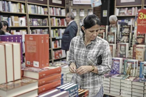 El interés por la lectura ha aumentado durante el confinamiento, con mayor cantidad de consumidores y promoción en redes sociales. El interés por la lectura ha aumentado durante el confinamiento, con mayor cantidad de consumidores y promoción en redes sociales.