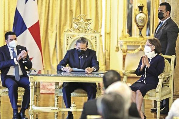 Instalación de la comisión para dar seguimiento a los acuerdos del Pacto del Bicentenario. Instalación de la comisión para dar seguimiento a los acuerdos del Pacto del Bicentenario.