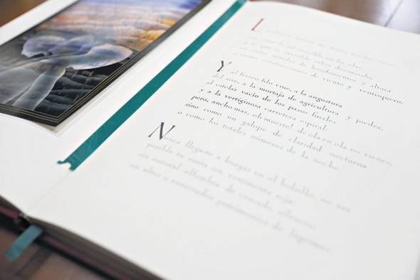 'Alturas de Macchu Picchu' es un poema dividido en 12 estrofas, sobre la lucha del indígena latinoamericano. 'Alturas de Macchu Picchu' es un poema dividido en 12 estrofas, sobre la lucha del indígena latinoamericano.