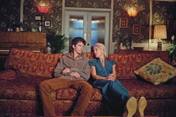 Assa Butterfield y Gillian Anderson,son madre e hijo en la serie. Assa Butterfield y Gillian Anderson,son madre e hijo en la serie.
