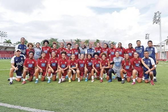 El plantel completo de la Selección Nacional Femenina que buscará su boleto al Mundial. El plantel completo de la Selección Nacional Femenina que buscará su boleto al Mundial.