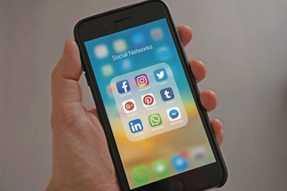 Las redes sociales son ampliamente empleadas en la comunicación política. Las redes sociales son ampliamente empleadas en la comunicación política.