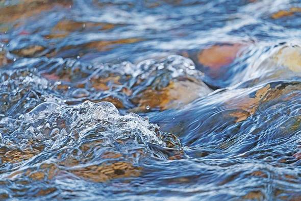 El desafío con la contaminación en las aguas de los ríos es que los contaminantes son elementos que no siempre son visibles, porque algunos no tiñen el agua. El desafío con la contaminación en las aguas de los ríos es que los contaminantes son elementos que no siempre son visibles, porque algunos no tiñen el agua.
