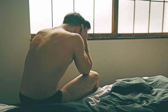 De acuerdo con los especialistas, el hombre puede empezar a sentir frustración o angustia ante el hecho de no alcanzar la eyaculación, aun cuando lo ha intentado y el resultado no ha sido satisfactorio. De acuerdo con los especialistas, el hombre puede empezar a sentir frustración o angustia ante el hecho de no alcanzar la eyaculación, aun cuando lo ha intentado y el resultado no ha sido satisfactorio.