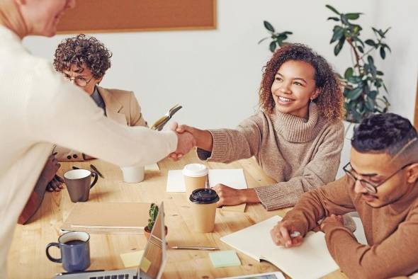 En la empresa familiar, por el simple hecho de ser parientes, se vive día a día un conjunto de emociones. En la empresa familiar, por el simple hecho de ser parientes, se vive día a día un conjunto de emociones.