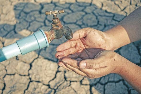 La sequía es uno de los más importantes desastres socio-naturales que afectan a la sociedad y el ambiente a nivel global. La sequía es uno de los más importantes desastres socio-naturales que afectan a la sociedad y el ambiente a nivel global.