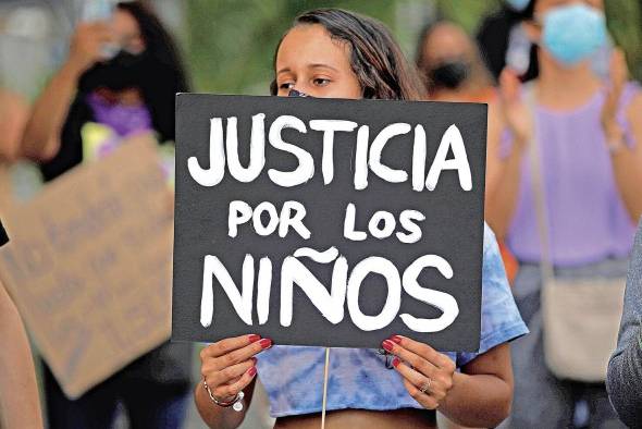 El escándalo de abusos a menores en los albergues provocó protestas e indignación de la sociedad. El escándalo de abusos a menores en los albergues provocó protestas e indignación de la sociedad.