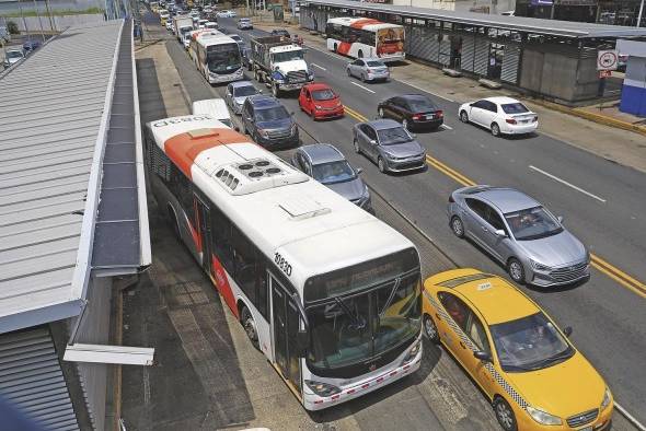Mientras se lleva a cabo la licitación para un nuevo sistema, se adquirió la tecnología de localización automática del vehículo. Mientras se lleva a cabo la licitación para un nuevo sistema, se adquirió la tecnología de localización automática del vehículo.