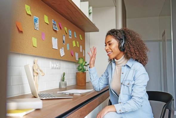 El teletrabajo es una habilidad que se adquiere y se cultiva: muchas empresas pensaron equivocadamente que al enviar a su personal a teletrabajo significaba que el esquema era el mismo, solo que ya no desde un cubículo u oficina. El teletrabajo es una habilidad que se adquiere y se cultiva: muchas empresas pensaron equivocadamente que al enviar a su personal a teletrabajo significaba que el esquema era el mismo, solo que ya no desde un cubículo u oficina.