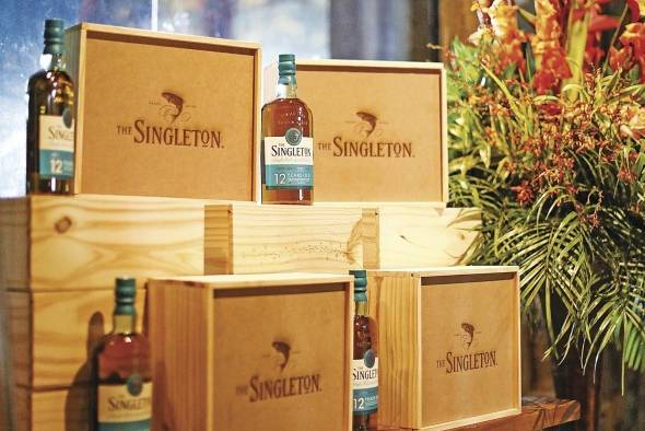 The Singleton entusiasmará a los bebedores experimentados y convertirá a los bebedores novatos con sus notas. The Singleton entusiasmará a los bebedores experimentados y convertirá a los bebedores novatos con sus notas.