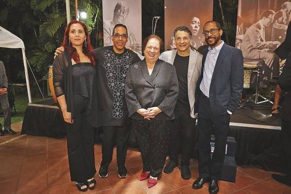 Patricia Zarate, Danilo Pérez, la embajadora de EE.UU., Mari Carmen Aponte, John Patitucci y Brian Blade Patricia Zarate, Danilo Pérez, la embajadora de EE.UU., Mari Carmen Aponte, John Patitucci y Brian Blade