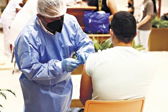 Las autoridades sanitarias han avanzado en el proceso de vacunación con 55% de la población con la primera dosis. Las autoridades sanitarias han avanzado en el proceso de vacunación con 55% de la población con la primera dosis.