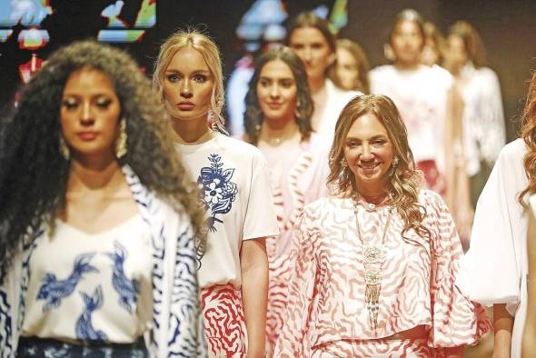 Michelle Nassar presenta sus diseños en la pasarela. Michelle Nassar presenta sus diseños en la pasarela.