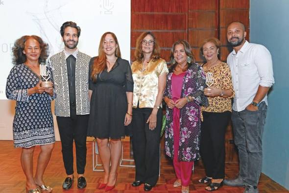 Jurado nominador junto a Meivis Ortiz, Carmen Herrera y Joseph Archbold Jurado nominador junto a Meivis Ortiz, Carmen Herrera y Joseph Archbold