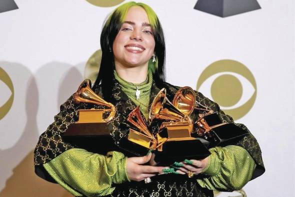 Eilish ganó el premio como mejor nuevo artista del año. Eilish ganó el premio como mejor nuevo artista del año.