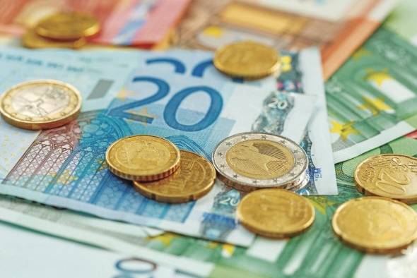 El Banco Central Europeo (BCE) fijó el cambio de referencia del euro en 1,0597 dólares. El Banco Central Europeo (BCE) fijó el cambio de referencia del euro en 1,0597 dólares.
