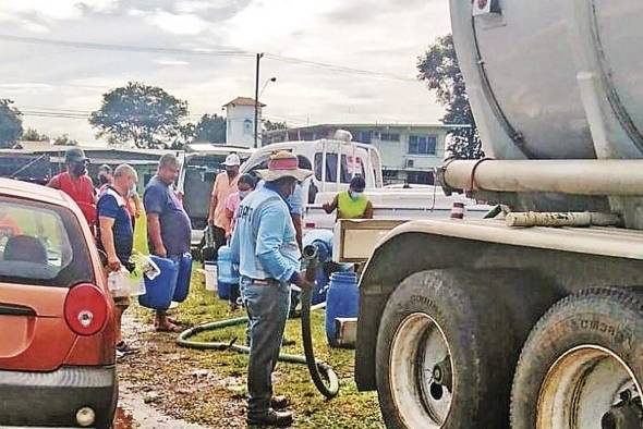 El Instituto de Acueductos y Alcantarillados Nacionales es responsable de la distribución de agua potable en Panamá El Instituto de Acueductos y Alcantarillados Nacionales es responsable de la distribución de agua potable en Panamá