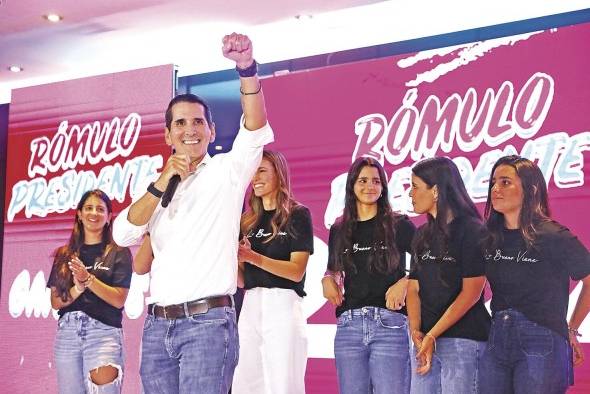 Rómulo Roux, candidato de CD Rómulo Roux, candidato de CD