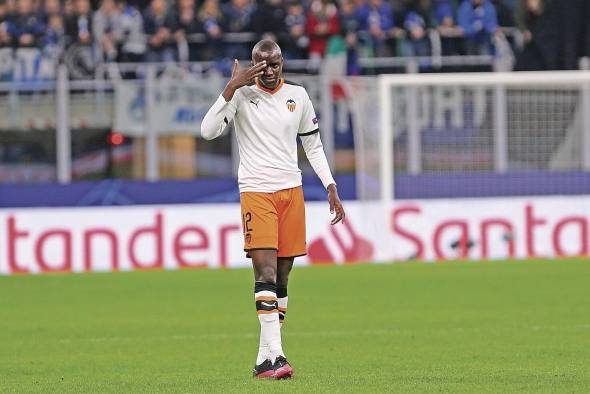 Mouctar Diakhaby es un futbolista francés que juega como defensa en el Valencia Club de Fútbol de la Primera División de España. Mouctar Diakhaby es un futbolista francés que juega como defensa en el Valencia Club de Fútbol de la Primera División de España.