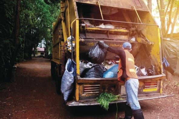 Según la Cepal, en América Latina y el Caribe se genera en promedio alrededor de un kilogramo diario de residuos per cápita. Según la Cepal, en América Latina y el Caribe se genera en promedio alrededor de un kilogramo diario de residuos per cápita.