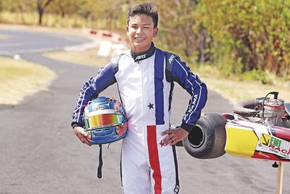 Sebastián NG participa en el Top Race, con el equipo R36 y el número 88 del auto Mercedes Benz. Sebastián NG participa en el Top Race, con el equipo R36 y el número 88 del auto Mercedes Benz.