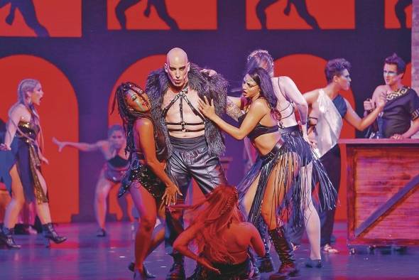 El Teatro Nacional es el escenario del 25 al 30 donde se presenta 'Peras en el huerto'. El Teatro Nacional es el escenario del 25 al 30 donde se presenta 'Peras en el huerto'.