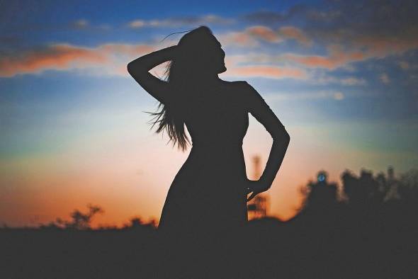 Respiración profunda: puedes empezar por inhalar lentamente por la nariz y exhalar por la boca varias veces. Respiración profunda: puedes empezar por inhalar lentamente por la nariz y exhalar por la boca varias veces.