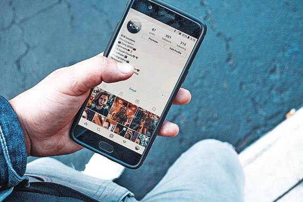 Las personas publican contenido en redes sociales para una mayor audiencia. Las personas publican contenido en redes sociales para una mayor audiencia.